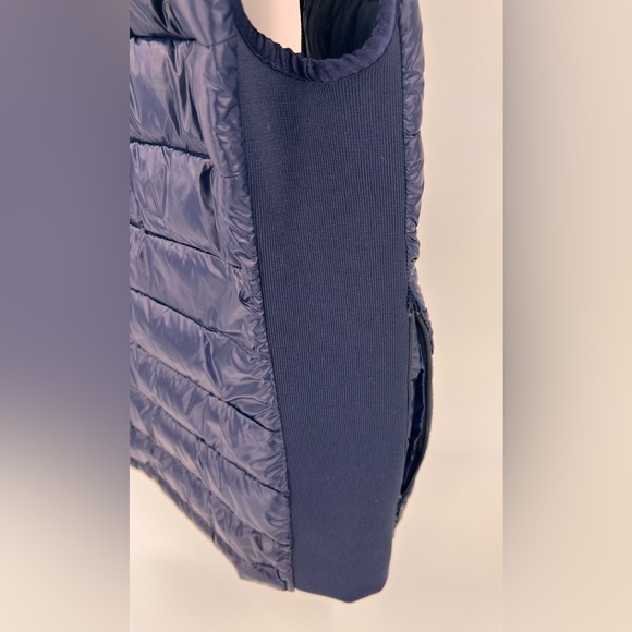 NWOT GAP Womens Small Puffer Vest Metallic Blue Full Zip Pockets Stretch Panels - Picture 3 of 8